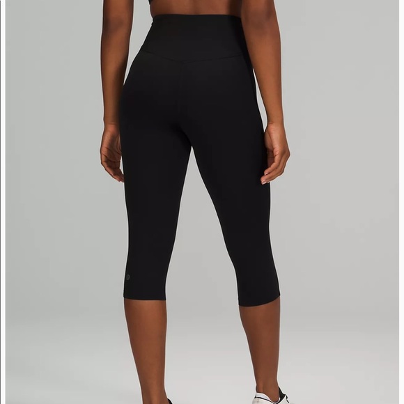 Lululemon black crops - Picture 1 of 9